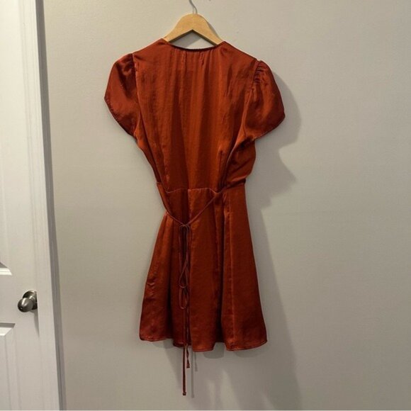 Urban Outfitters Rust Satin Wrap Dress Short Sleeve Size Medium Boho Autumncore - Picture 4 of 11